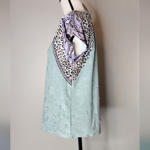 BiBi Distressed Top - Picture 2 of 8